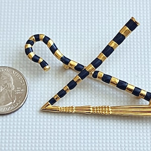 Vintage King Tut Crook and Flail Brooch: 1976 MMA Gold Lapel Pin