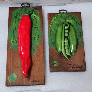 Vintage Hot Red Chili Pepper OR Green Peas in a Pod Hand Painted by Diane 3D Ceramic Vegetables Veggies on Wood Wooden Kitchen Wall Plaques