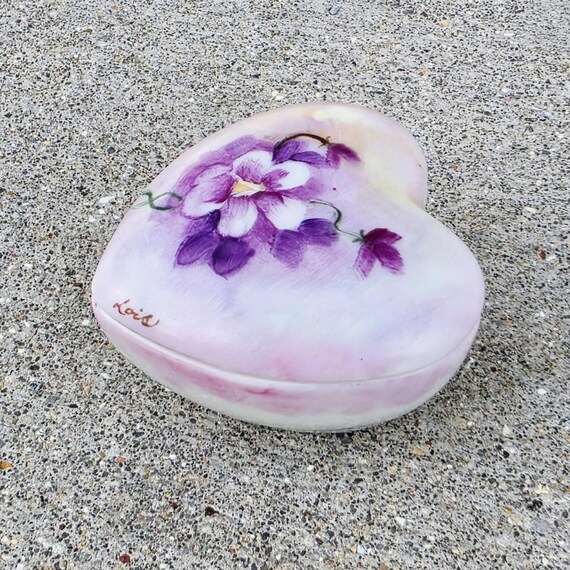 Vintage Porcelain Heart Trinket Box Hand Painted Purple Flower Floral Signed Lois View 2