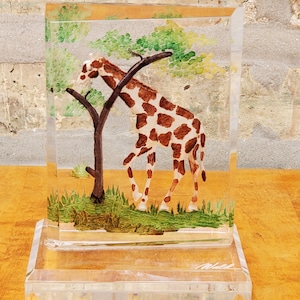 VIntage M Wald Signed Reverse Etched Jungle Safari Giraffe Animal Scene Clear Lucite Acrylic Clear 3D Free Standing Desk Paperweight
