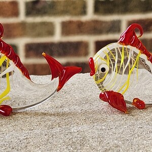 2 Vintage Murano Lampwork Red Yellow White Clear Stripe Fancy Goldfish Koi Fish Flat Free Standing Art Glass Figurine Collectibles