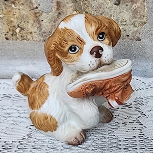 Vintage Homeco White Brown Cavalier King Charles Spaniel Holding Shoe in Mounth Dog Breed Porcelain Figurine Statue Collectible