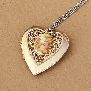 Vintage Fragonard Courting Couple Heart Locket Gold Tone Metal Ornate Scroll Open Work Double Photo Locket Jewelry Neckace N1