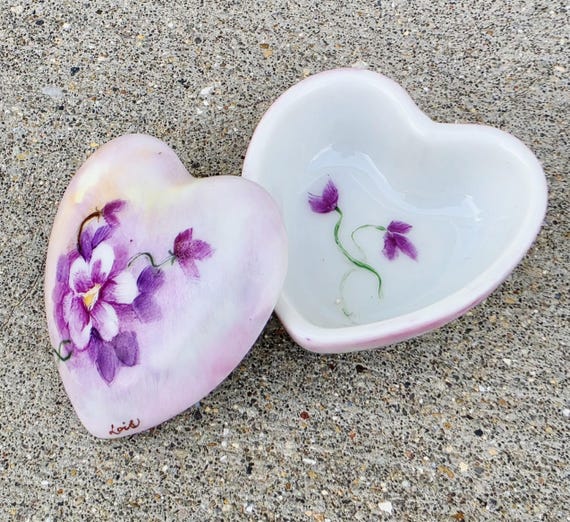Vintage Porcelain Heart Trinket Box Hand Painted Purple Flower Floral Signed Lois View 4