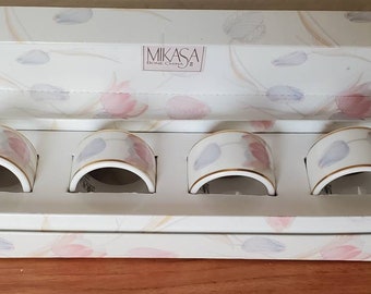 4 Vintage Mikasa Swiss Garden FX009 Pink Blue Tulips Spring Flower Floral White Porcelain Gold Accent Table Napkin Rings w Box