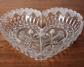 Vintage Hofbauer Byrdes Frosted Border Crystal Heart Shape Bowl Clear Cut Crystal Birds Collection Glass Serving Bowl Dish