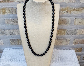 Vintage Trifari Black Plastic Oval Bead Beaded Single Strand Fashion Jewelry Necklace