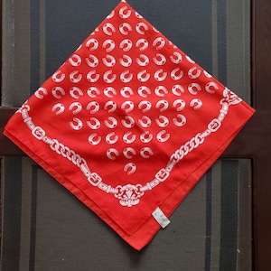 Vintage Red St Michael Italy White Horseshoe Good Luck Cowgirl Rodeo Bridle Chain Buckle Horse Equestrian Womens Polyester Scarf 27X27