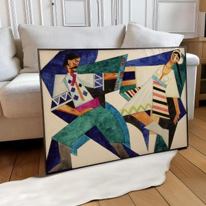 Puede incluir: Una pintura al agua enmarcada que representa a dos figuras con vestimenta tradicional. Las figuras son estilizadas y geom&eacute;tricas, con colores y patrones llamativos. El hombre lleva un atuendo azul y verde con una camisa blanca, mientras que la mujer lleva un vestido a rayas blancas y negras con un patr&oacute;n verde y blanco. El fondo es un dise&ntilde;o abstracto azul y blanco.