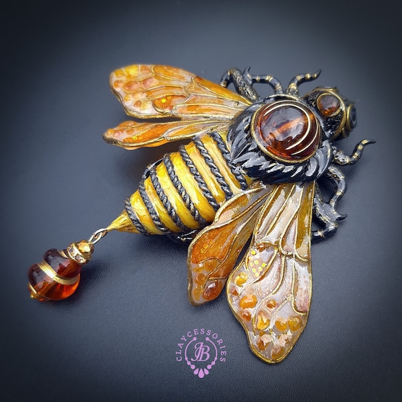 Honeybee brooch in Art nouveau style