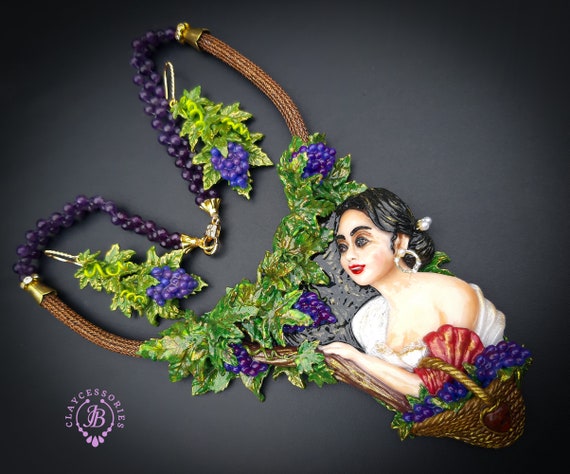 Italian midday grapes necklace