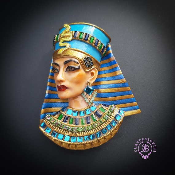 Nefertiti statement brooch
