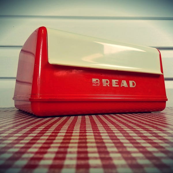 RESERVED UNTIL 26MAR18: Vintage Lustroware Bread Box Container in that Great ole' vintage plastic