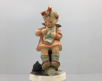 Collectible Goebel Hummel figurine 'Mother's Helper' #133  TMK3, Hand painted vintage figurine