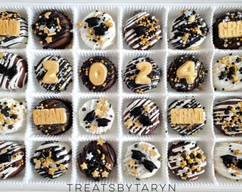 Mini graduation chocolate covered Oreo gift set. Graduation oreos. Graduation treats. Graduation gifts. College acceptance treats