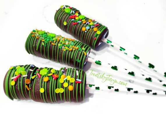 St Patrick's day marshmallow wands. Chocolate covered marshmallows. Irish treats. St Patrick's chocolate. St Patrick's pops. Clover pops