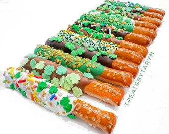 Mini chocolate covered pretzels. Mini st Patrick’s day pretzels. St patricks day treats. St pattys treats. Mini treats. Chocolate covered