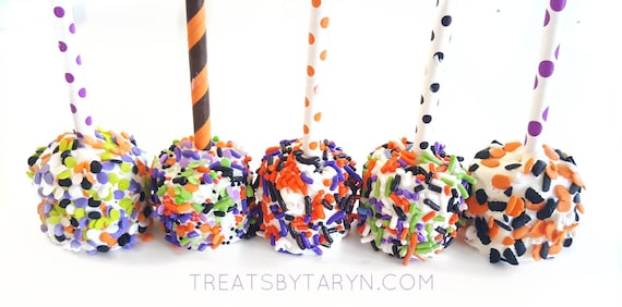 HALLOWEEN chocolate covered marshmallows. Marshmallows. Halloween treats. Candy corn lover. Halloween favors. Halloween candy. Marshmallows