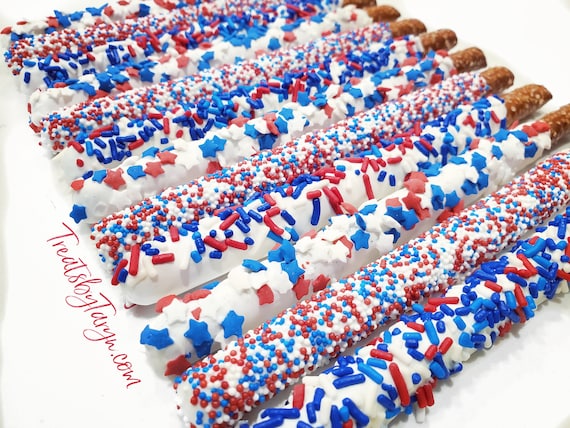 Patriotic Chocolate Covered Pretzels. 4th of July pretzels. USA pretzels. Patriotic pretzels. Patriotic treats. Spring pretzels. USA decor