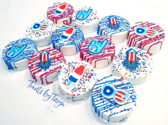 Patriotic Oreos. 4th of july treats. Patriotic treats. Patriotic party. 4th of july party. Patriotic favors. Support our troops. Patriotic