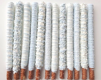 Pretzels cubiertos de chocolate: palitos de chocolate azul bebé y blanco (12 piezas)