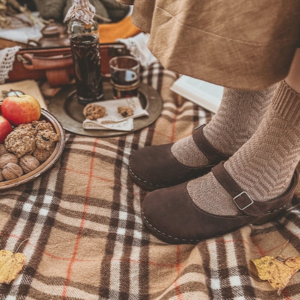 Schwedische Holzschuhe für Frauen / Sandgrens Clogs / Mary Jane Geschlossener Rücken / Frauen Schuhe mit niedrigem Absatz / Nubukleder Clog / Fudge