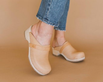 Ecru Beige Clog Mules for Women / Low Heel Classic Mules / Sandgrens / Vegetable Tanned Leather / Swedish / Tokyo