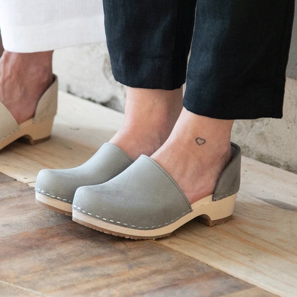 Stone Grey Closed Back Clogs for Women / Low Wooden Heel / Sandgrens / Nubuck Leather / Swedish / Brett Low