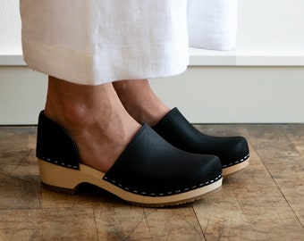 Black Closed Back Clogs for Women / Low Wooden Heel / Sandgrens / Nubuck Leather / Swedish / Brett Low