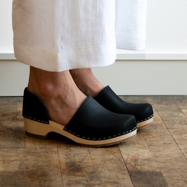 Black Closed Back Clogs for Women / Low Wooden Heel / Sandgrens / Nubuck Leather / Swedish / Brett Low