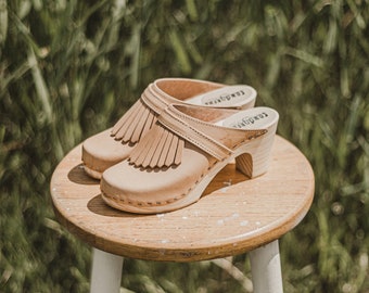 Ecru Beige Clog Mules for Women / High Rise Heel Mules With Fringe / Sandgrens / Vegetable Tanned Leather / Swedish / Venice