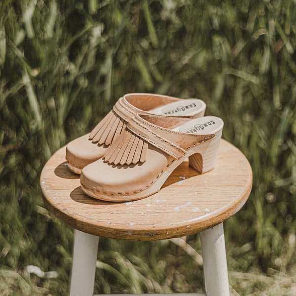 Ecru Beige Clog Mules for Women / High Rise Heel Mules With Fringe / Sandgrens / Vegetable Tanned Leather / Swedish / Venice