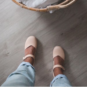 Ecru beige Clog Sandals for Women / Low Heel Classic Sandals / Sandgrens / Vegetable Tanned Leather / Swedish / Saragasso