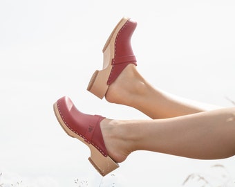 Red Clog Mules for Women / Low Heel Classic Mules / Sandgrens / Vegetable Tanned Leather / Swedish / Tokyo