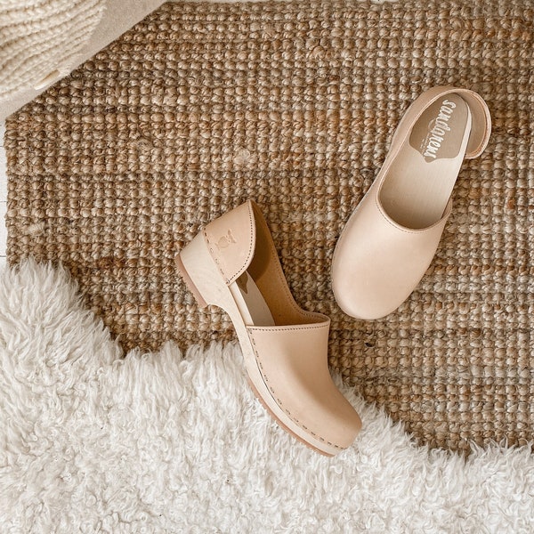 Ecru Beige Closed Back Clogs for Women / Low Wooden Heel / Sandgrens / Vegetable Tanned Leather / Swedish / Brett Low