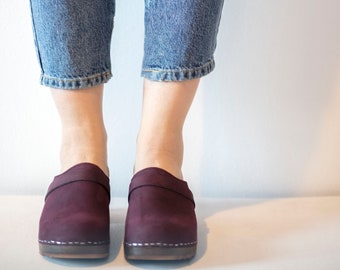 Plum Lila Clog Mules for Women / Low Heel Classic Mules / Sandgrens / Nubuck Leather / Swedish / Tokyo