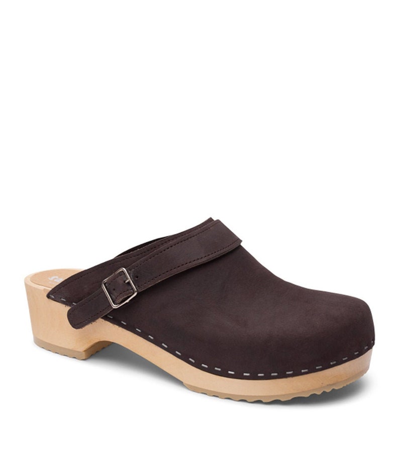 simple clogs for men