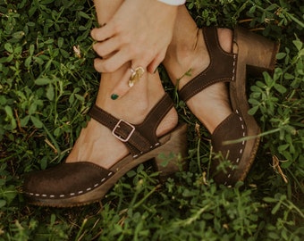 Fudge Brown Clog Sandals for Women / High Heel Classic Sandals / Sandgrens / Nubuck Leather / Swedish / Victoria
