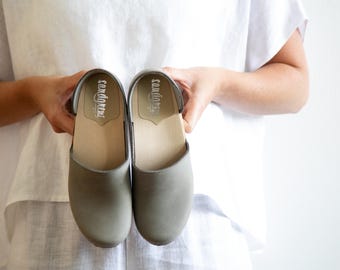 Closed Back Clogs, Women Clogs, Clog Shoes, Mule Shoes, Handmade, Sandgrens, Stone Grey Nubuck Leather, Brett Low