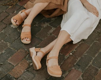 Wooden Sandals, Women Slide, Closed Toe Heel, Leather Clogs, Handmade, Ecru Beige Vegetable Tanned Leather, Rio Grande Low