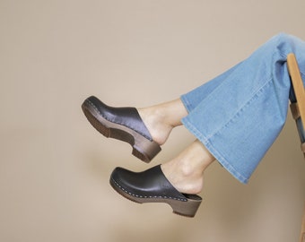 Black Clog Mules for Women / Low Heel Minimalistic Mules / Sandgrens / Vegetable Tanned Leather / Swedish / Austin Mules