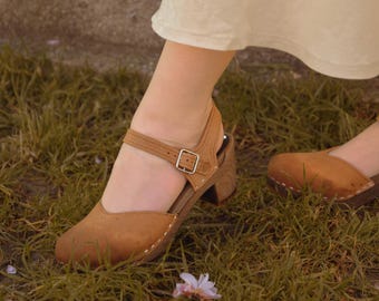 Houten sandalen, damesslipper, gesloten teenhak, leren klompen, handgemaakt, dextertaanbruin nubuckleer, Victoria