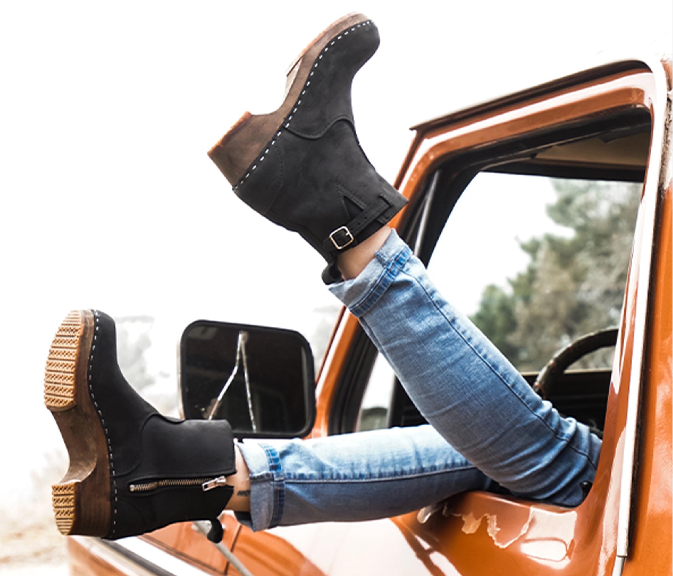 Damen Booties, Holzstiefel, Plateau Schuhe, Frauen Mule Clogs, Handgemacht, Sandgrens, Schwarzes Nubukleder, Manhattan Low