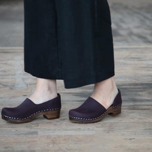 Closed Back Clogs, Women Clogs, Clog Shoes, Mule Shoes, Handmade, Sandgrens, Plum Lila Nubuck Leather, Brett Low
