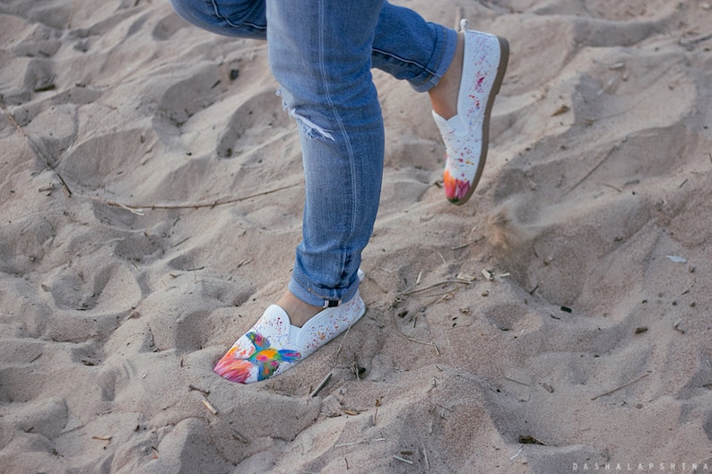 Fantastic Colibri Tie Sneakers with humming bird boho style shoes Hand painted Women Canvas Shoes