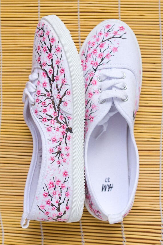 white canvas shoes to paint