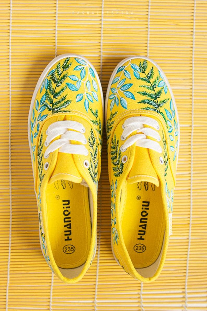 yellow takkies