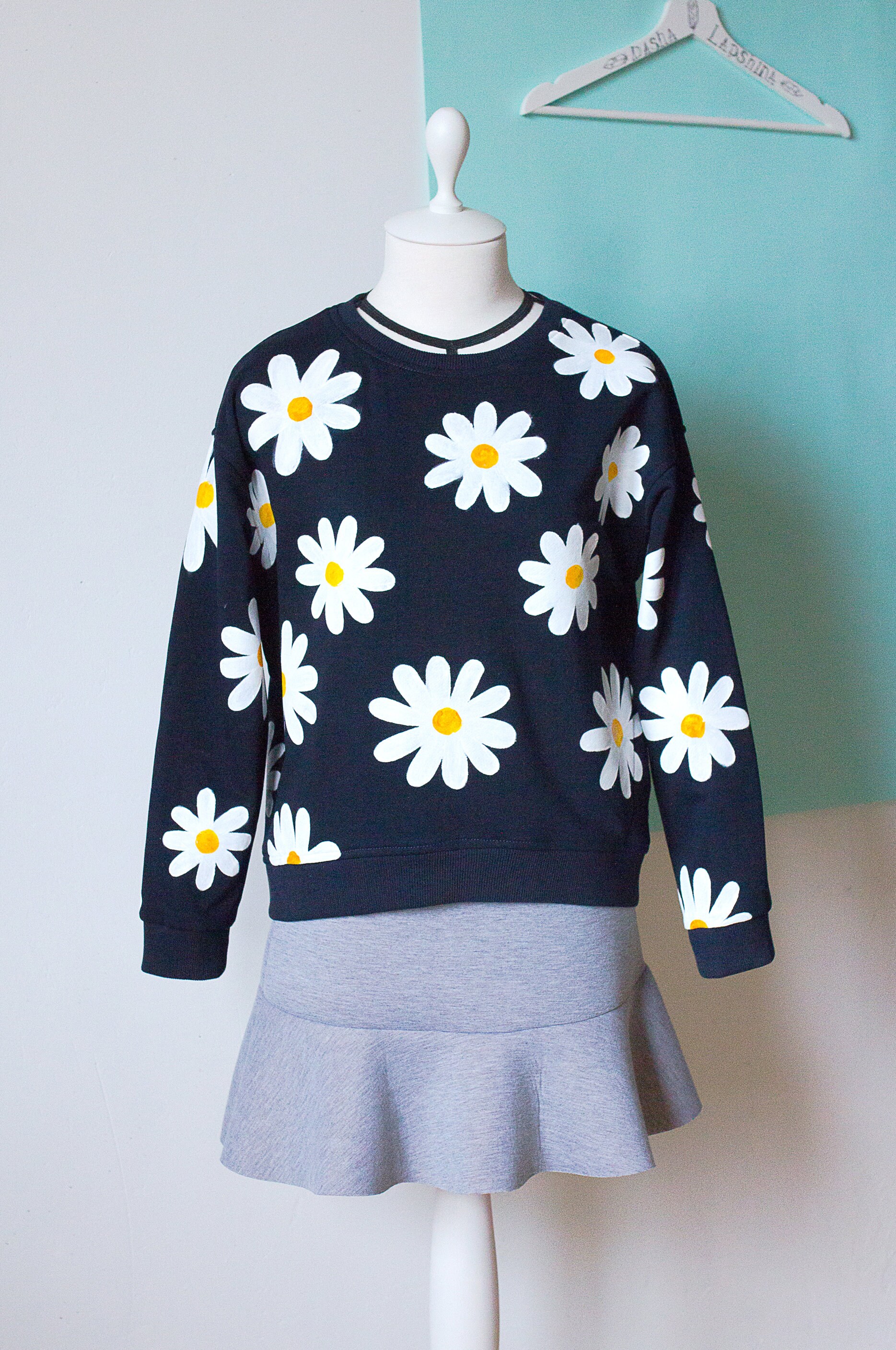 minnie and daisy sweatshirt