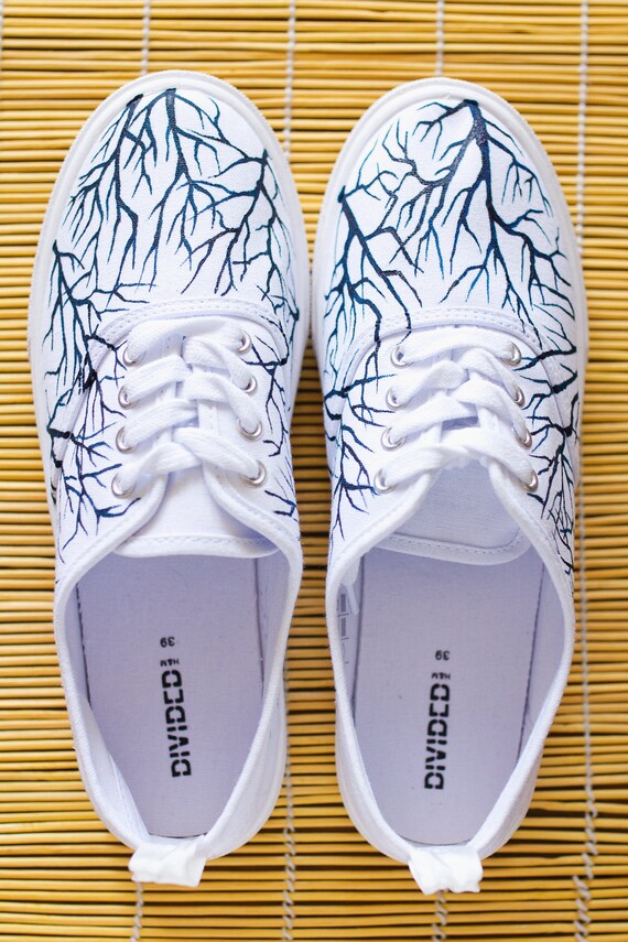 white canvas shoes for painting