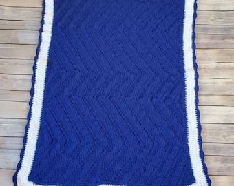 Hand gebreide Chevron rolstoel deken / gooien / Afghaanse / 30 "x 42" / multifunctioneel / volwassene / Royal Blue / witte rolstoel